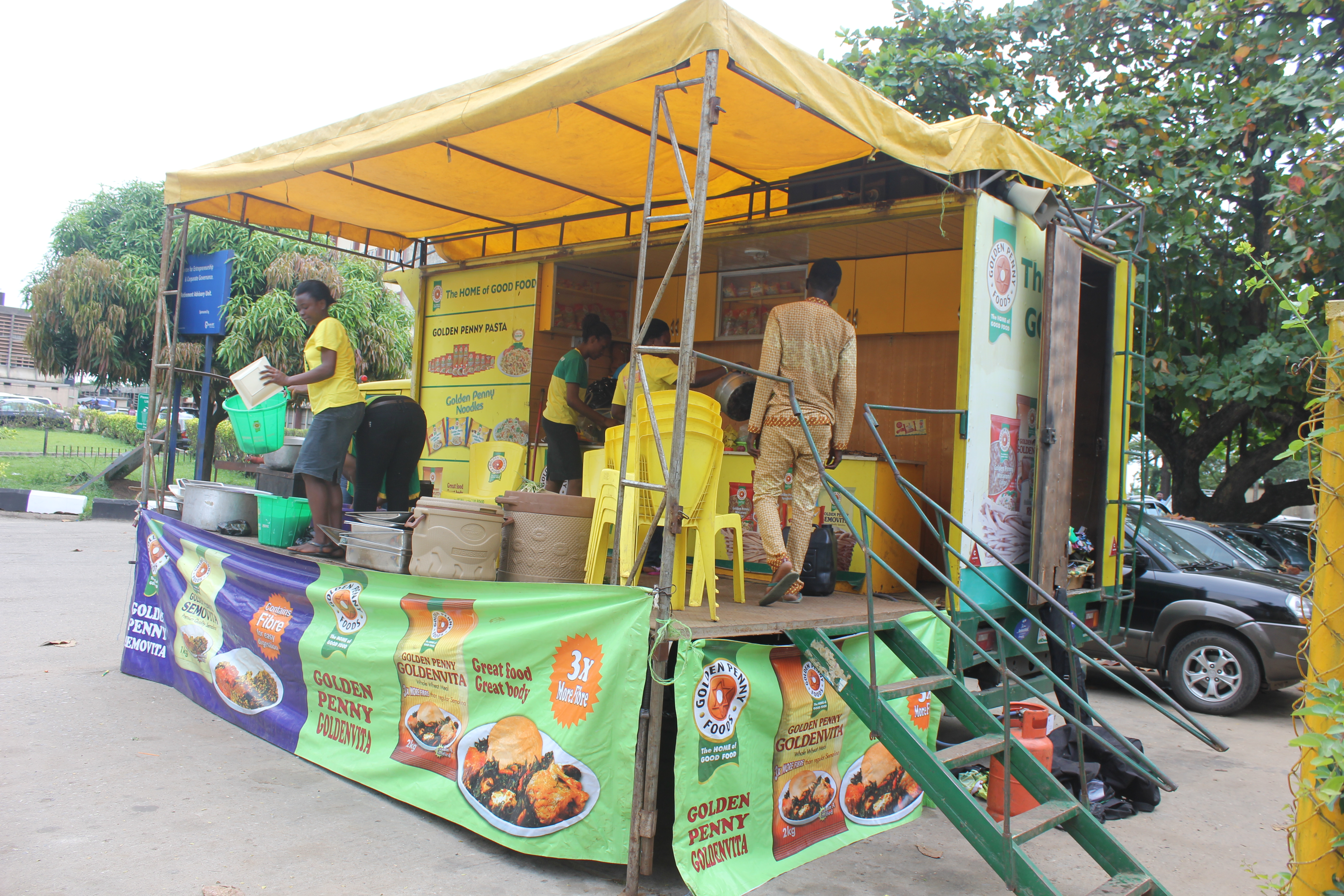 FLOUR MILLS OF NIGERIA SETS UP A MOBILE KITCHEN AT THE EVENT!