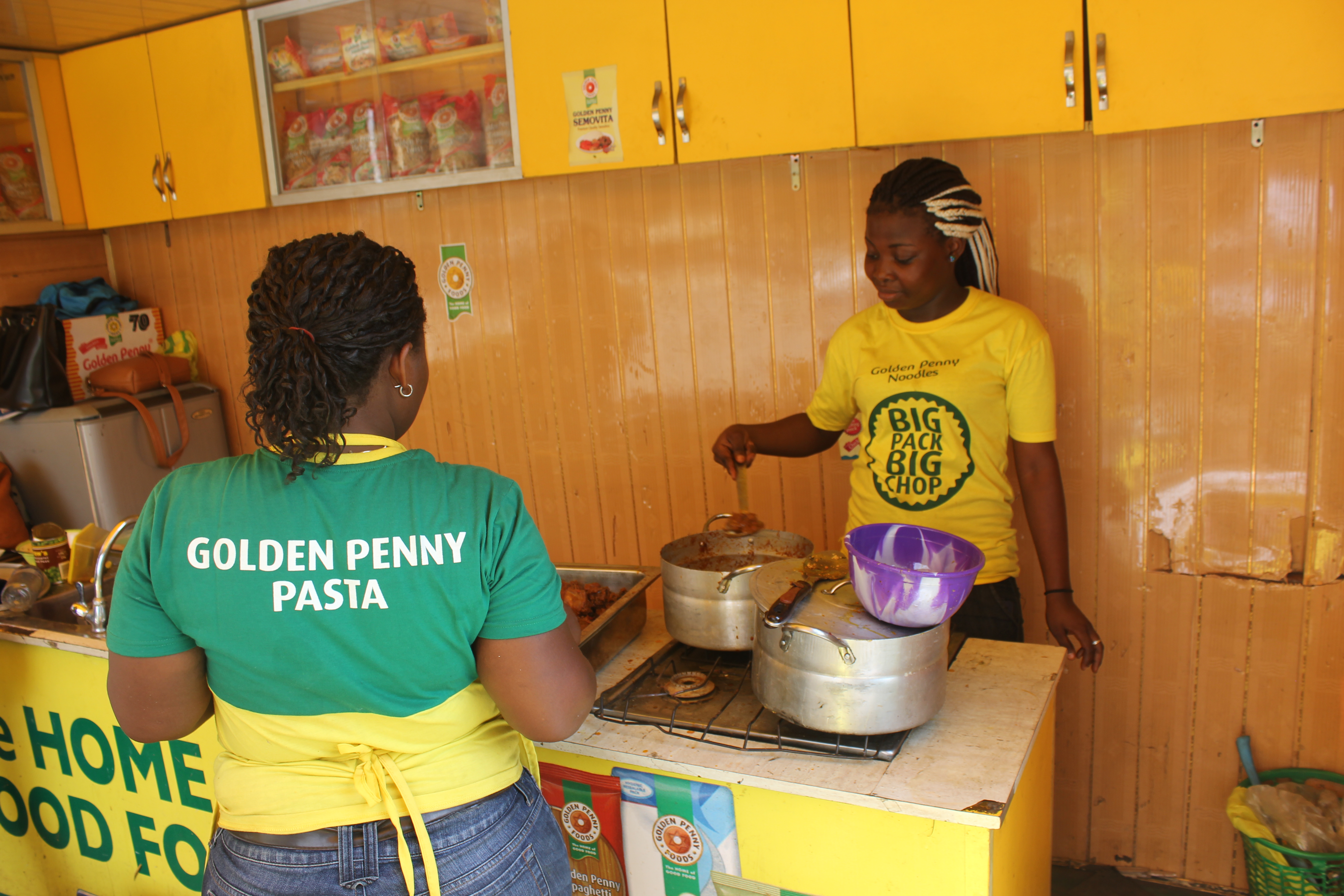 FLOUR MILLS OF NIGERIA SETS UP A MOBILE KITCHEN AT THE EVENT!
